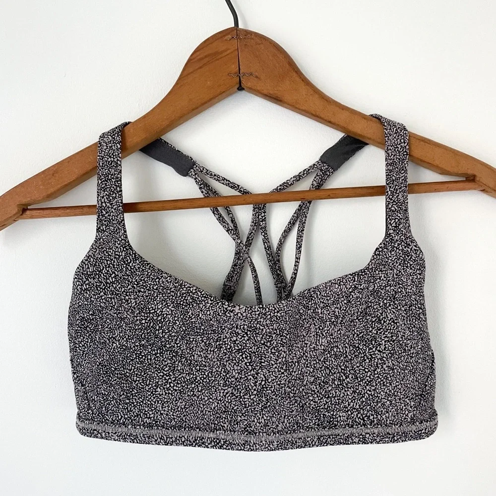 Lululemon Free To Be Zen Bra size 6
Sea Spray Alpine White Dark Chrome - Picture 4 of 6